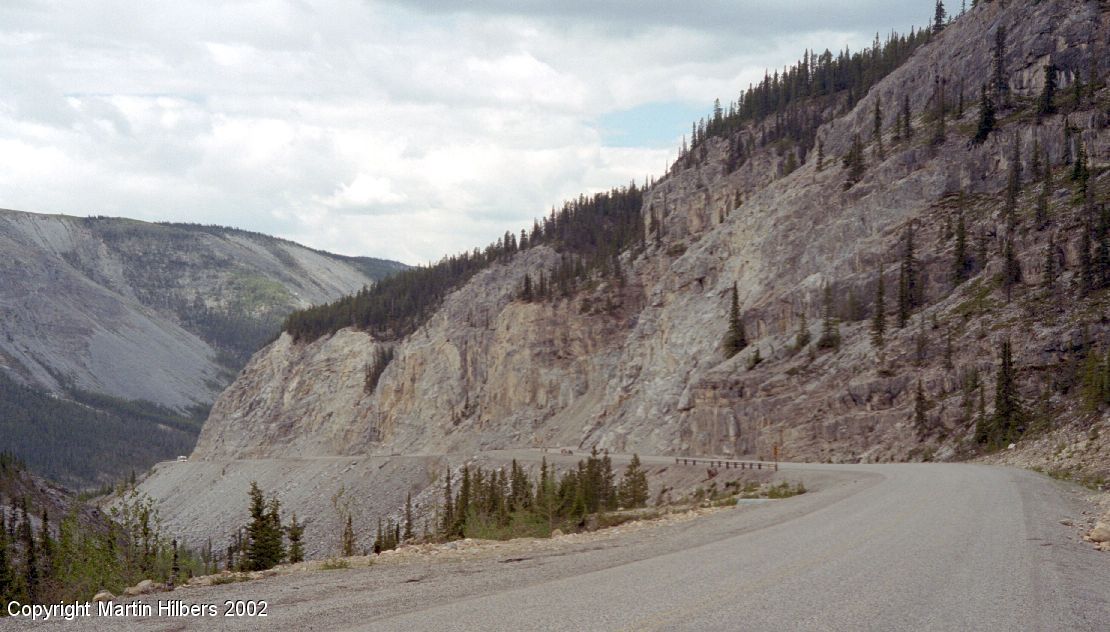 Alaska Highway : Toad River - Tetsa River / Rock Cut Passage. Click to see full size image
