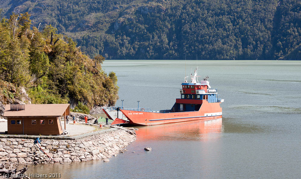 Carretera Austral: 01/01 near Puerto Yungay - Arroyo de la luna / Ferry at Rio Bravo. Click to see full size image