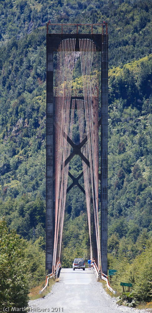 Carretera Austral: 08/01 Villa Vanguardia - Chaiten / Puente Yelcho Suspension bridge. Click to see full size image