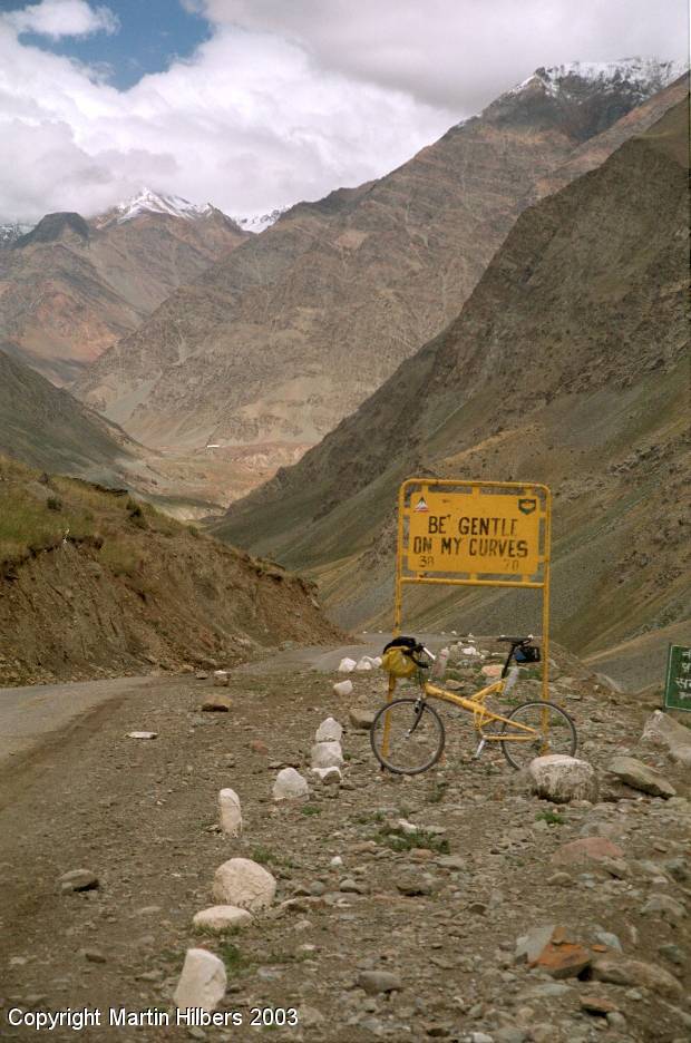 Indian Himalayas : Keylong - Patseo / Indian road sign. Click to see full size image