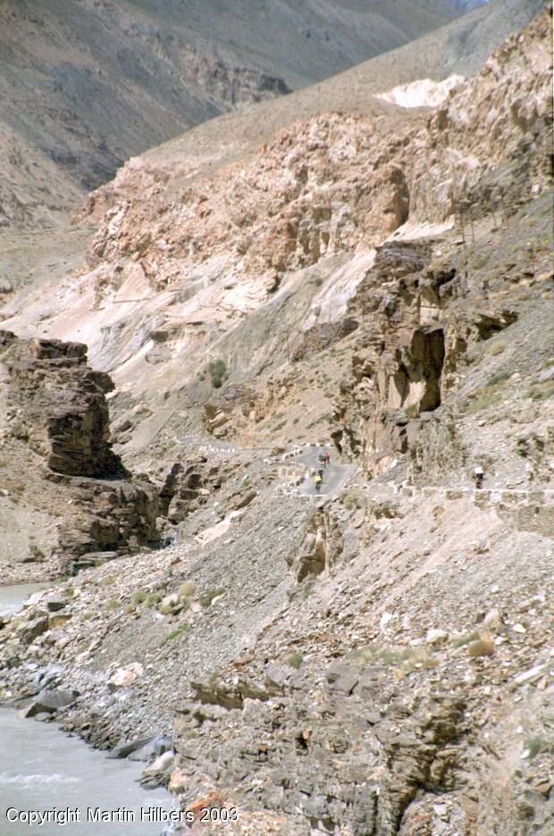 Indian Himalayas : Nako - Tabo / Cycling along the Spiti River. Click to see full size image