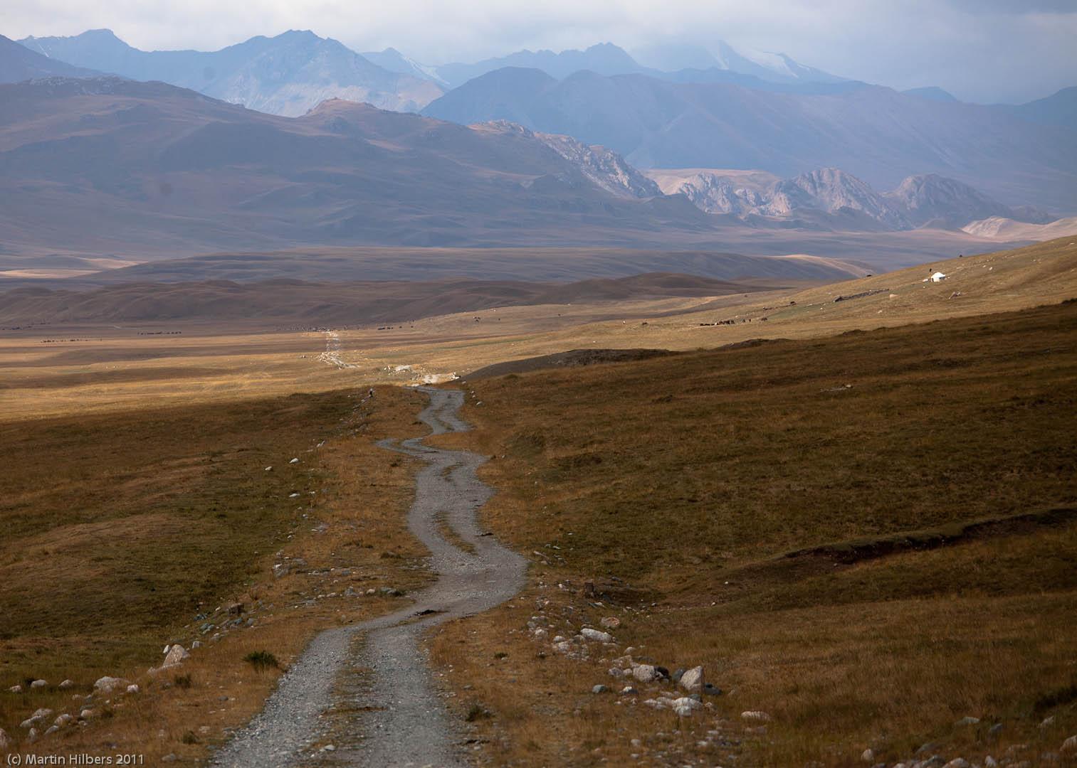 Kyrgyzstan: 27/8 Jeluu Suu - Eki Naryn / Rough road from Jeluu Suu. Click to see full size image