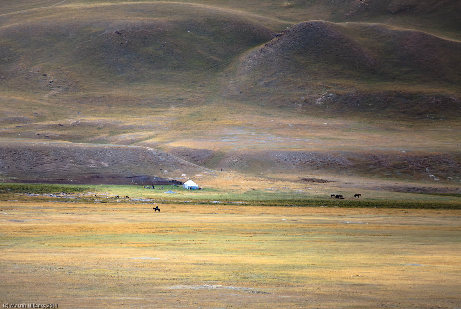 Kyrgyzstan: 27/8 Jeluu Suu - Eki Naryn / Isolated yurt. Click to see full size image