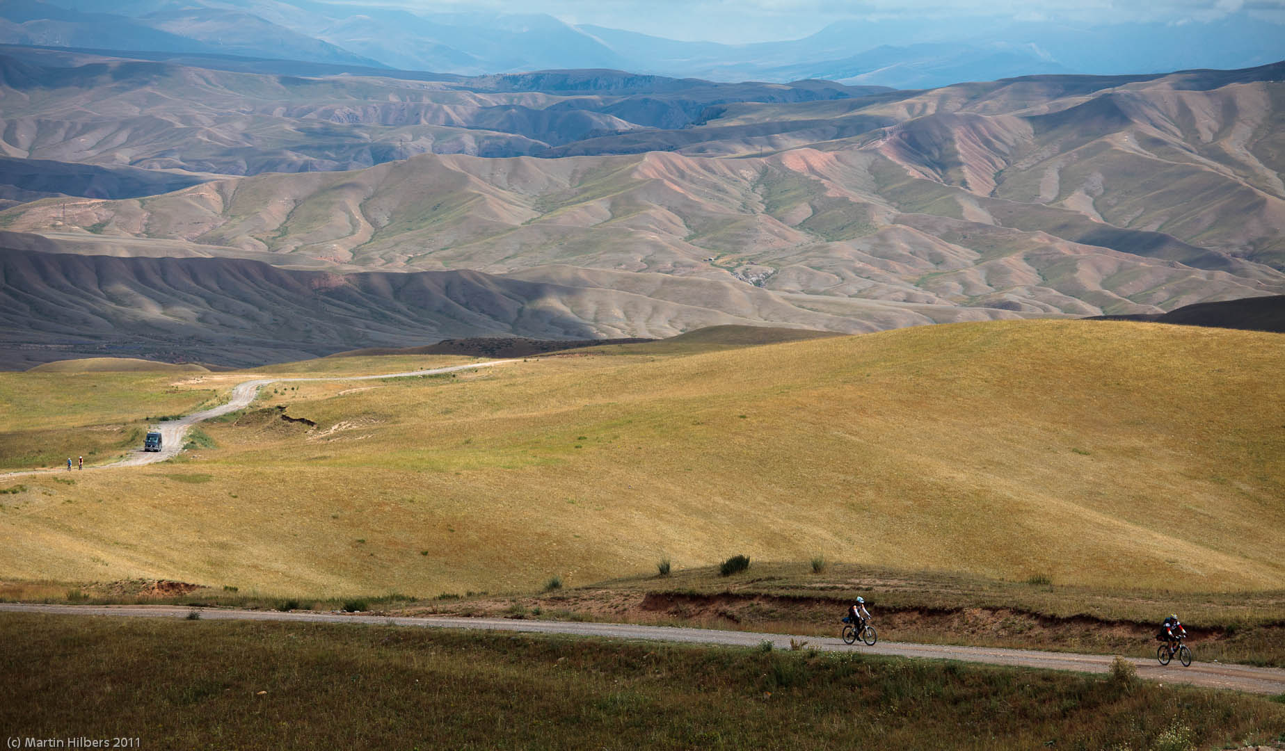 Kyrgyzstan: 31/8 Naryn - Song Kul / Still climbing to the first (unnamed) pass. Click to see full size image