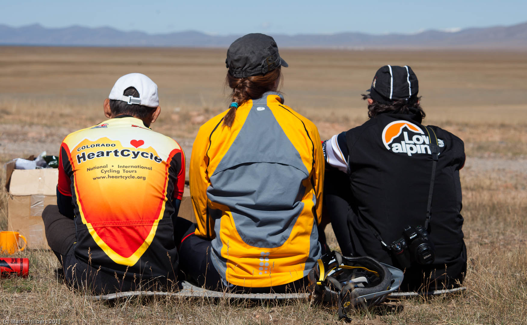 Kyrgyzstan: 1/9 Song Kul - Keng Suu - (Kochkor) / Waiting for a bike. Click to see full size image