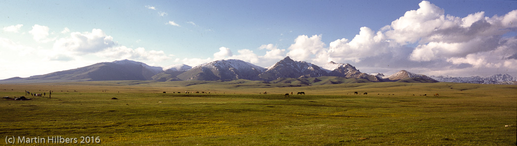 Kyrgyzstan: 24/06 Over Kara Keche to Song Kul / Mountains at the back of Song Kul. Click to see full size image