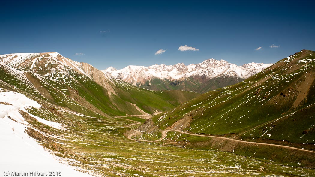Kyrgyzstan: 25/06 Over Kalmak Asho towards Dolon Pass / Kalmak Ashu descend. Click to see full size image