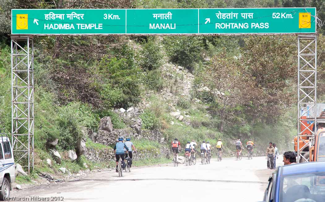 Ladakh: 21/8 Manali - Marhi / Leaving Manali. Click to see full size image