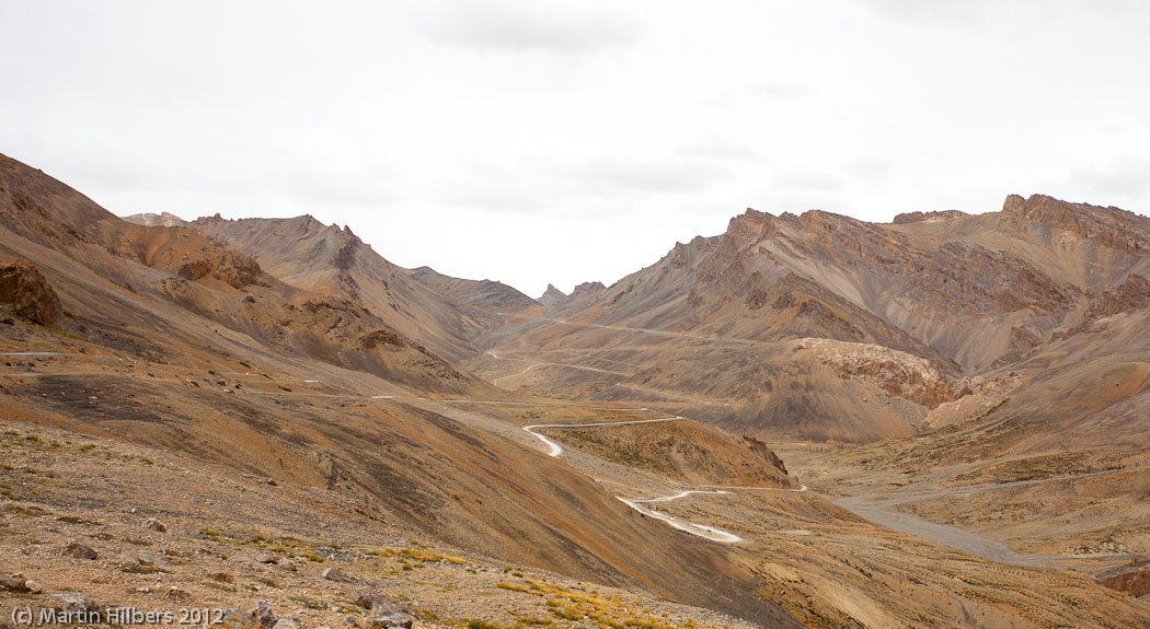 Ladakh: 25/8 Lachlung La / On Nakee La - Lachlung La ahead. Click to see full size image