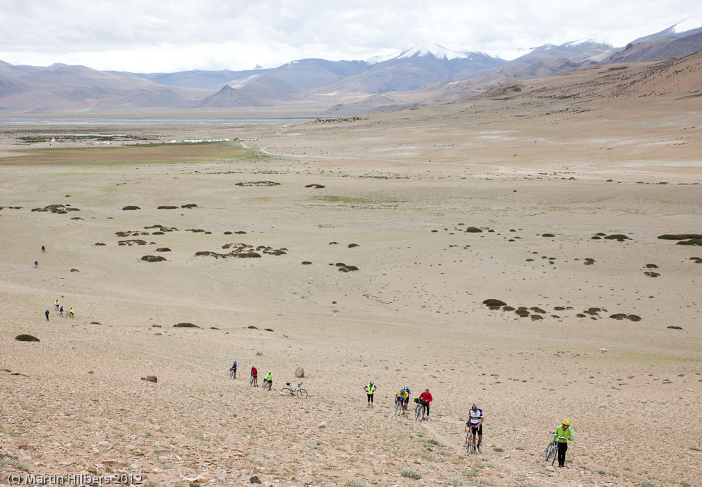 Ladakh: 27/8 Taglung La / Taking a shortcut.... Click to see full size image