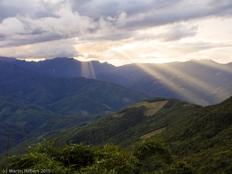 Laos: 9/11 Luong Prabang - Kiew Kachan / Sunset in Kiev Kachan. Click to see full size image