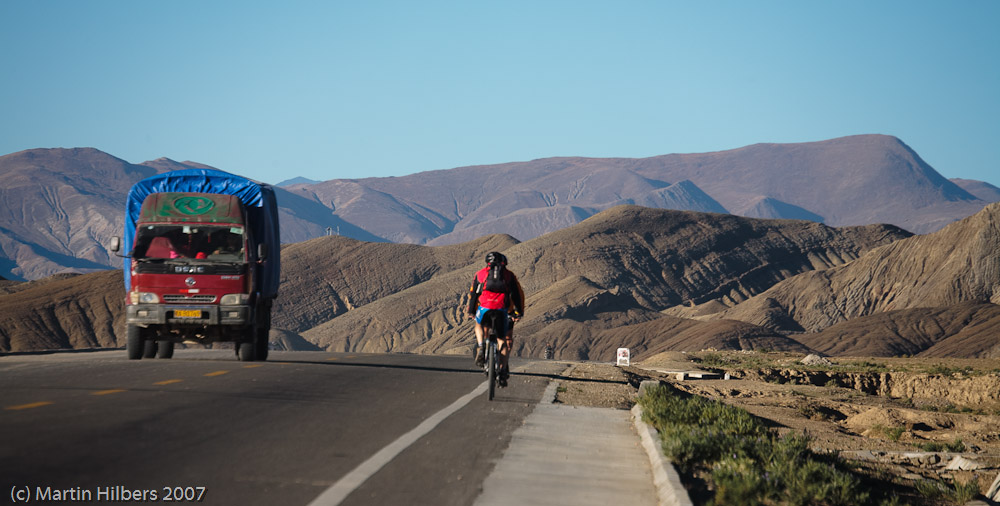 Lhasa Kathmandu : Shigatze - Reso / On the road to Tra La. Click to see full size image