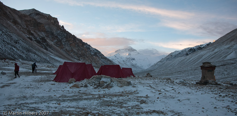 Lhasa Kathmandu : Rongbuk - Everest Base Camp / Camping at Rongbuk. Click to see full size image