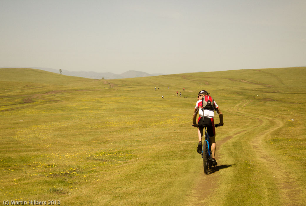 Mongolia: 4/6 Erdenet - Bulgan / First encounter with Mongolian plains. Click to see full size image