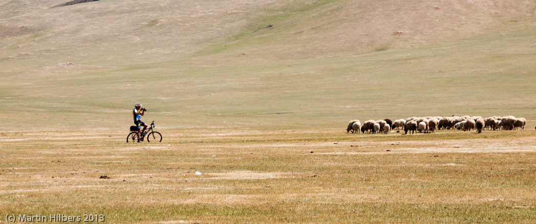 Mongolia: 10/6 Tsetserleg - Kumirnya Tusukhaley / Finding photo subjects. Click to see full size image
