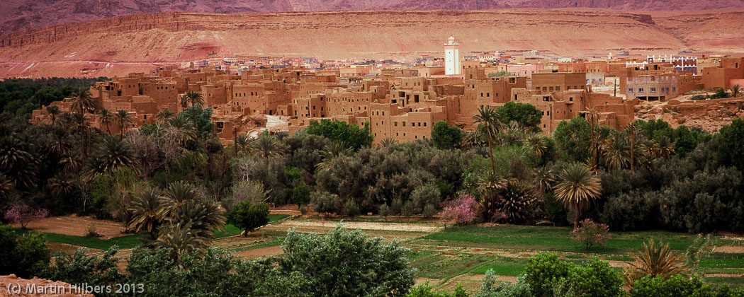 Morocco High Atlas and Jebel Sahro: 27/3 Tinerhir - Tamtattouchte / Abandoned old town and new town in the background. Click to see full size image