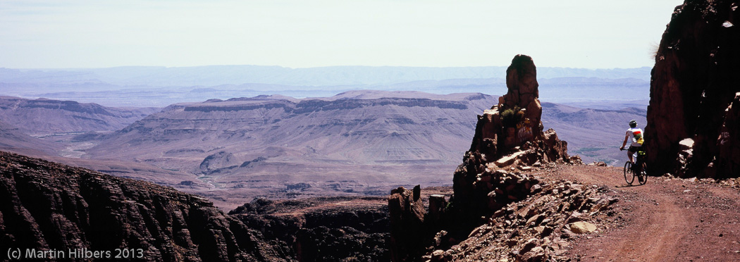 Morocco High Atlas and Jebel Sahro: 31/3 Boumalne Dades - Nekob / Descend from Tizi-n-Tazazert. Click to see full size image