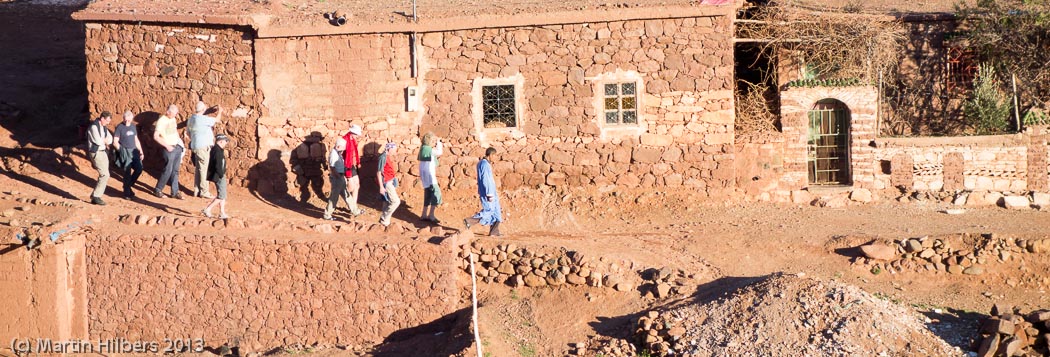 Morocco High Atlas and Jebel Sahro: 25/3 Toufliat - Telouet / Telouet Kasbah visitors. Click to see full size image