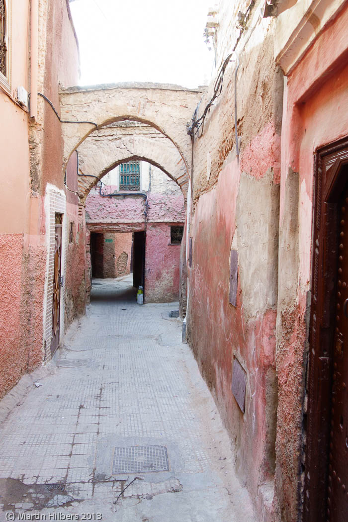 Morocco High Atlas and Jebel Sahro: 1/4 Marrakesh / Marrakesh alley. Click to see full size image