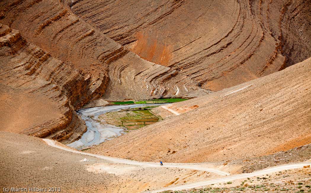 Morocco High Atlas and Jebel Sahro: 29/3 Agoudal - Msemrir / Descending into the canyons. Click to see full size image
