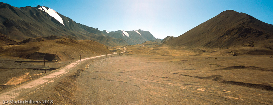 Pamirs : Murghab - Akbaital / Approaching Ak Baital. Click to see full size image
