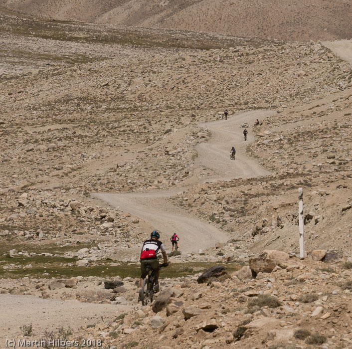 Pamirs : Khargush - Buzun Kul / Climbing to the Khargush Pass. Click to see full size image