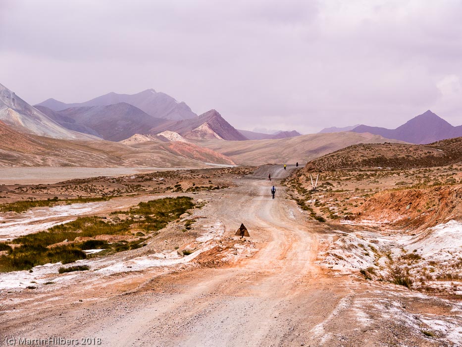 Pamirs : Kara Kul - Sary Tash / getting closer to Kizil Art pass. Click to see full size image