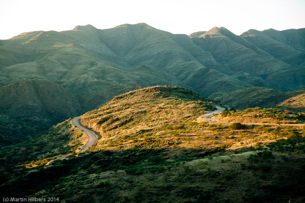 Victoria Falls - Cape Town: 26/5 Windhoek - Rooisand / Descending road. Click to see full size image