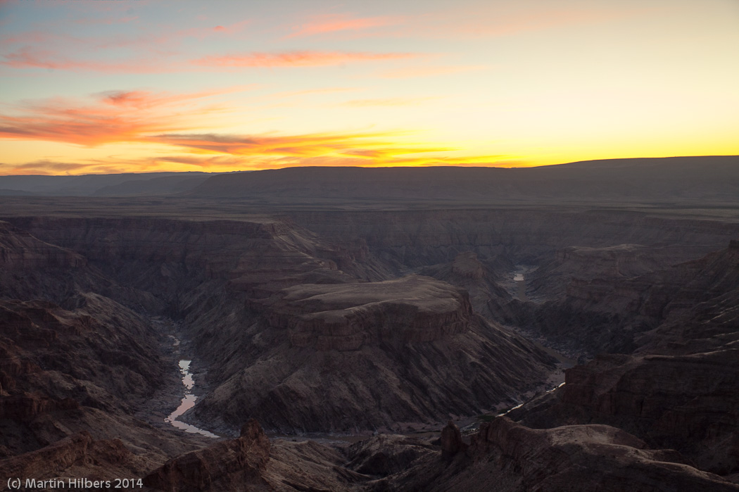 Victoria Falls - Cape Town: 31/5 Kanaan Camp - Fish River Canyon / Fish River Canyon at sunset. Click to see full size image
